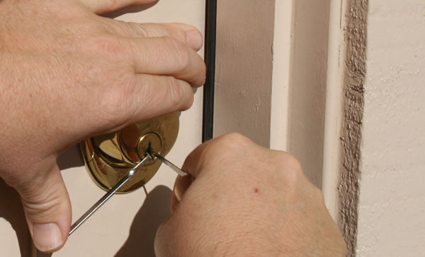 Statesboro Ga House Unlock Locksmith At Work
